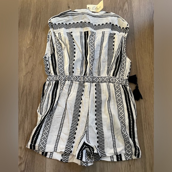Elan brand new romper with tassels - Picture 3 of 4